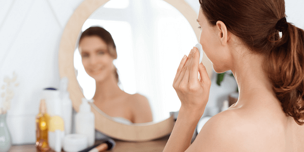 Utiliser le toner pour le nettoyage du visage toner pour visage